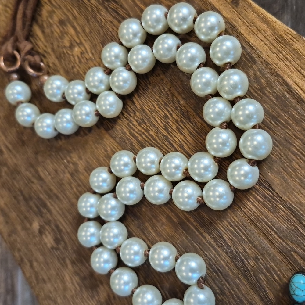 Vintage Turquoise Stone Cross Pendant Pearl & Suede Necklace - Picture 4 of 12